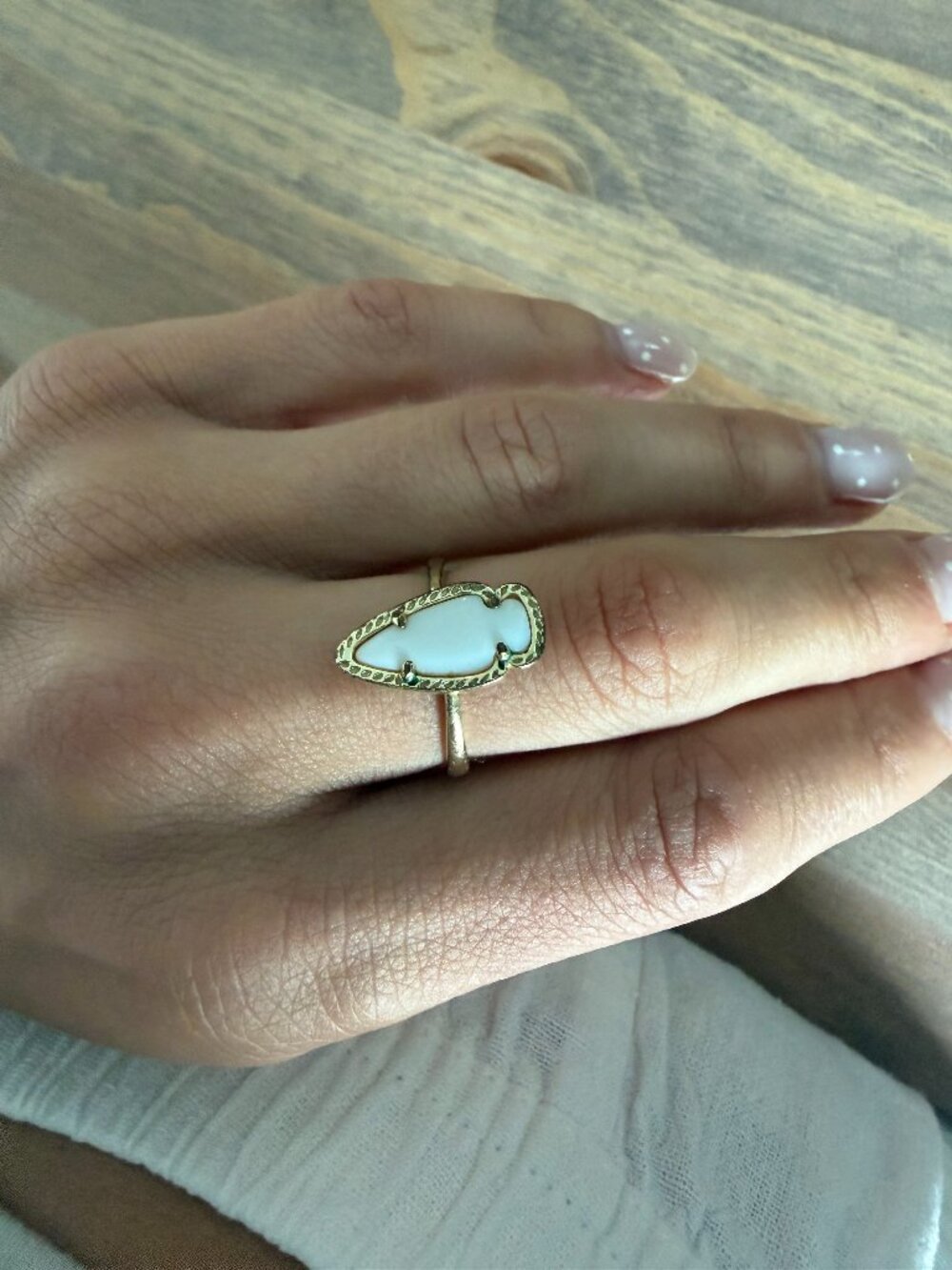 Kendra Scott White Stone Gold Statement Ring Size 9
